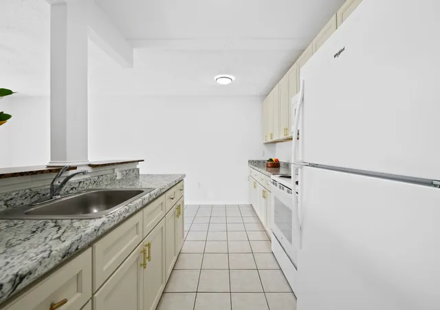 Homes for sale in Tamarac, FL | 5190 E Sabal Palm Blvd #209, Tamarac, FL 33319 | MLS# B26042040