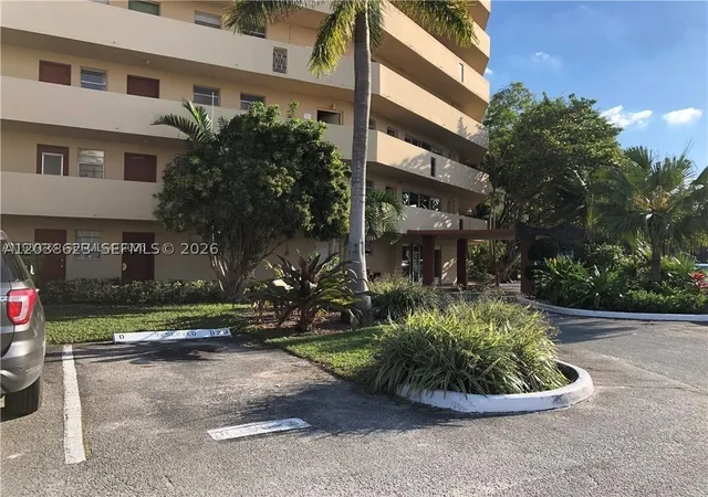 Homes for sale in Miami, FL | 1750 191st St, Miami, FL 33179 | Houzeo