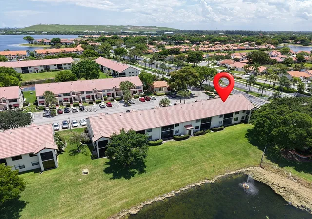 Listing Photo 5 - Condo for sale in building located at 104 Freedom Ct, Deerfield Beach, FL 33442 - Unit #104