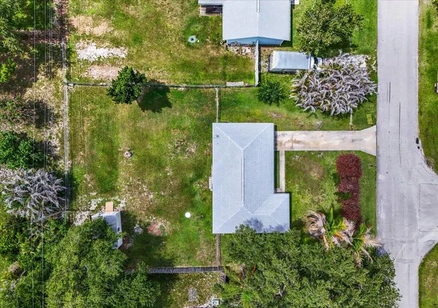 25th image of 2261 Se Pear Ln, Port St Lucie, FL 34952 | MLS# B26042153