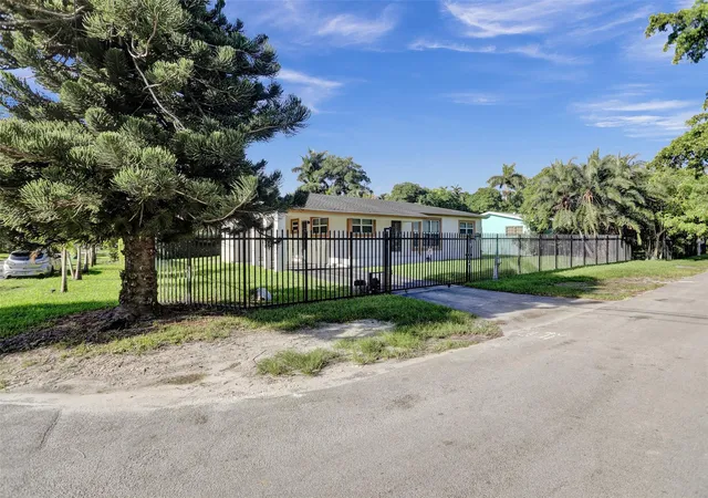 2nd image of 30 Ne 139th St, Miami, FL 33161 | MLS# B26042218