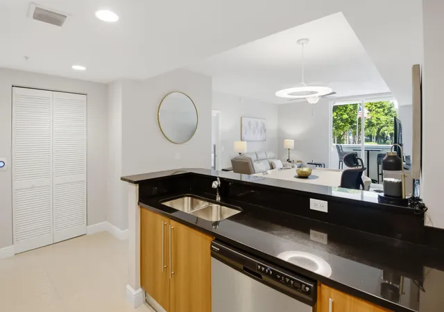 4th image of 191 Se 20Th Ave #210, Deerfield Beach, FL 33441 | MLS# B26042287