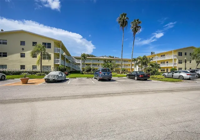 Homes for sale in Boca Raton, FL | 82 Dorset B, Boca Raton, FL 33434