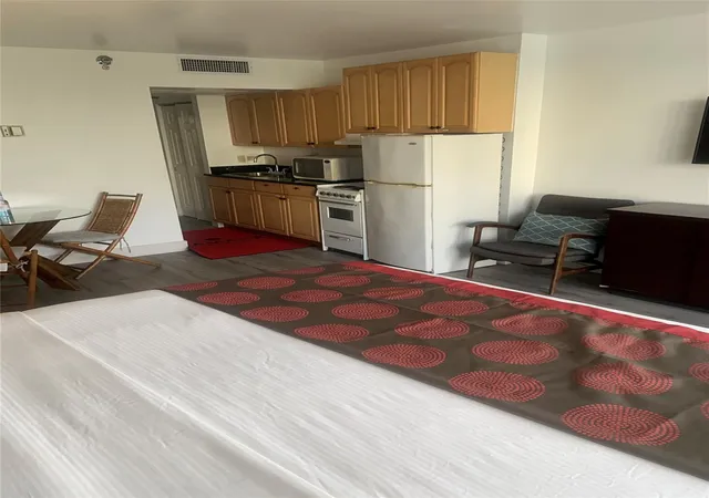 5th image of 19201 Collins Ave #231, Sunny Isles Beach, FL 33160 | MLS# B26042335