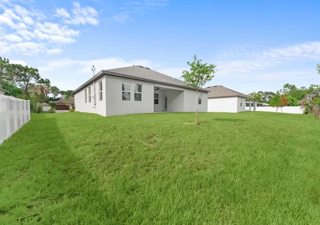 Homes for sale in Vero Beach, FL | 8016 102Nd Ct, Vero Beach, FL 32967 | MLS# B26042391