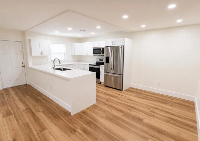 2nd image of 5424 Lakefront Blvd #D, Delray Beach, FL 33484 | MLS# B26042408