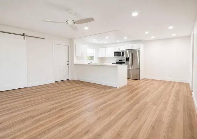 3rd image of 5424 Lakefront Blvd #D, Delray Beach, FL 33484 | MLS# B26042408
