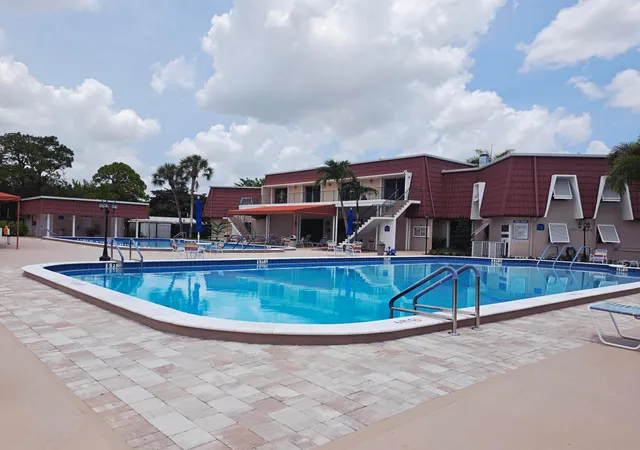 Homes for sale in Lake Worth, FL | 713 Nantucket Cir #B, Lake Worth, FL 33467 | MLS# B26042432