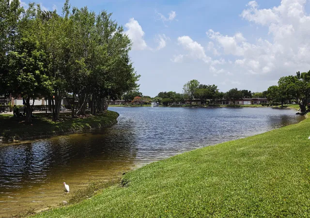 Homes for sale in Lake Worth, FL | 713 Nantucket Cir #B, Lake Worth, FL 33467 | MLS# B26042432