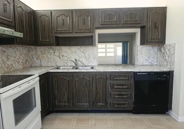 Homes for sale in Lake Worth, FL | 713 Nantucket Cir #B, Lake Worth, FL 33467 | MLS# B26042432
