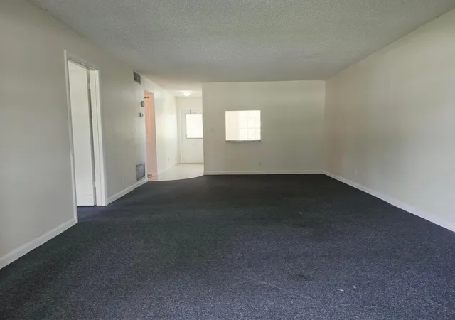 Homes for sale in Lake Worth, FL | 713 Nantucket Cir #B, Lake Worth, FL 33467 | MLS# B26042432
