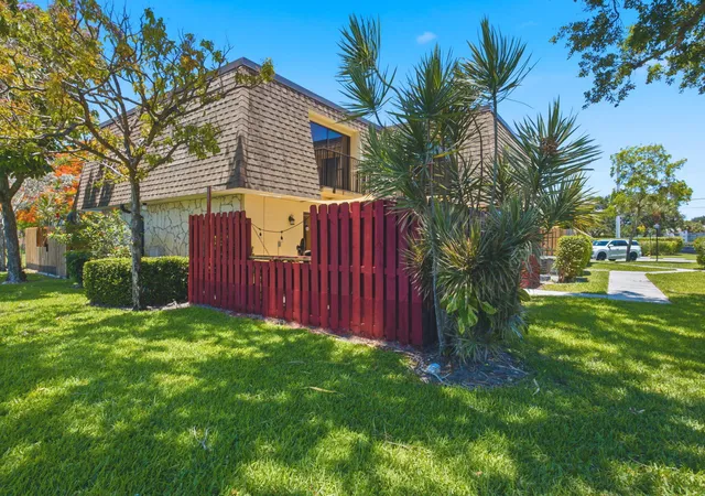 4th image of 2883 SW 22nd Cir, Delray Beach, FL 33445