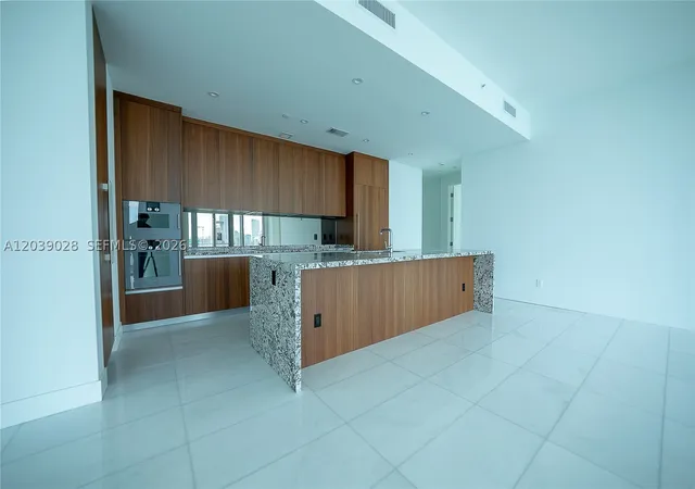 Photo 3 of Condo for sale at 175 Se 25th Rd #2704, Miami, FL 33129 | MLS# A12039028 | Listing updated on 2026-08-19