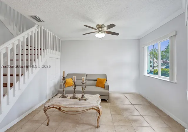 5th image of 806 Nw 208Th Way, Pembroke Pines, FL 33029 | MLS# A12039268