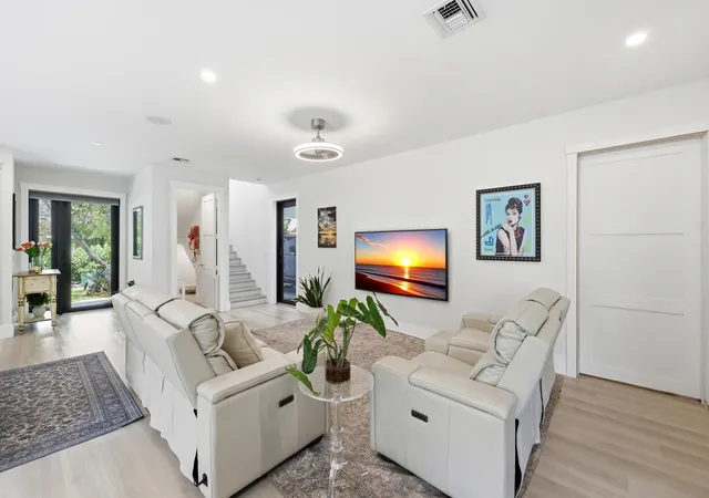 4th image of 740 Winters St, West Palm Beach, FL 33405 | MLS# B26042574