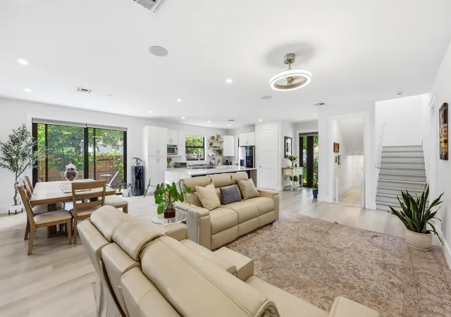 5th image of 740 Winters St, West Palm Beach, FL 33405 | MLS# B26042574