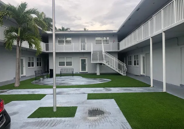 2nd image of 930 N 14th Ct, Hollywood, FL 33020 | MLS# B26042634
