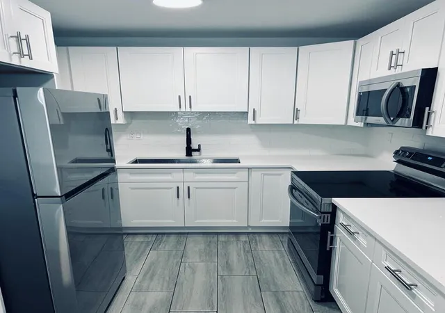 3rd image of 930 N 14Th Ct, Hollywood, FL 33020 | MLS# B26042634