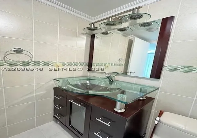 2nd image of 2540 W 67Th Pl, Hialeah, FL 33016