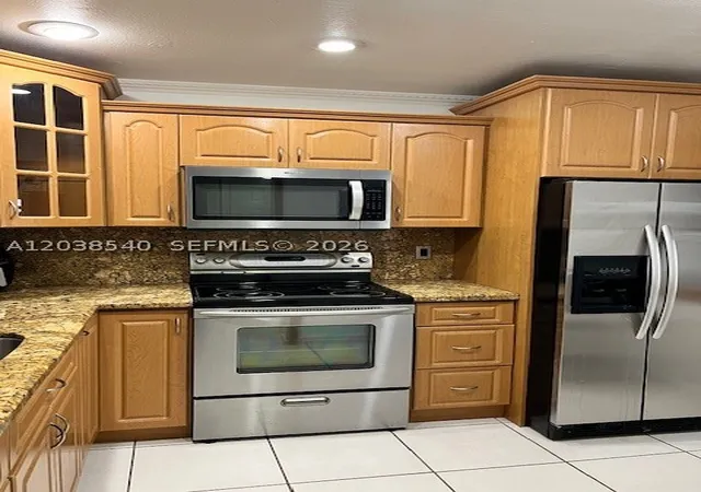 4th image of 2540 W 67Th Pl #204-28, Hialeah, FL 33016 | MLS# A12038540