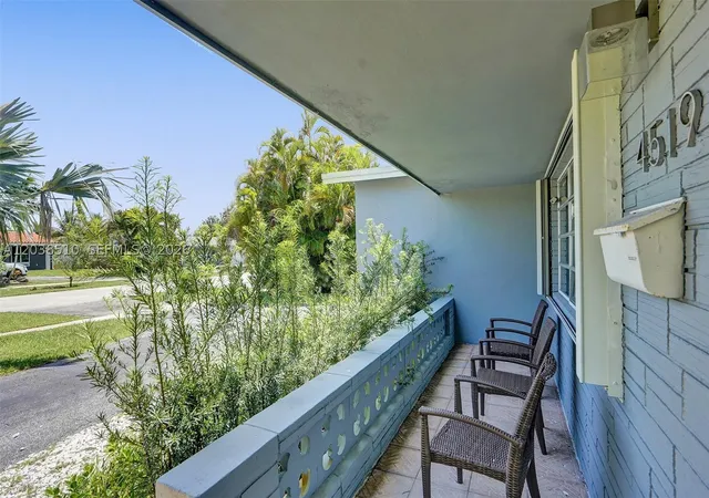 3rd image of 4519 Monroe St, Hollywood, FL 33021 | MLS# A12038510