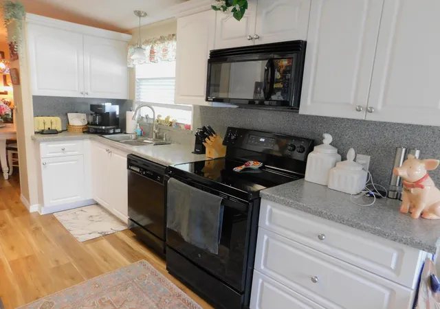 4th image of 485 Hemingway Ter #G-04, Fort Pierce, FL 34982 | MLS# B26042668