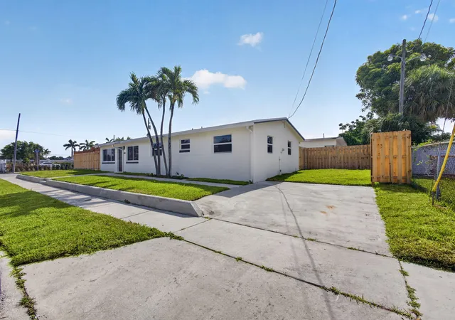 Homes for sale in Riviera Beach, FL | 665 W 7Th St, Riviera Beach, FL 33404 | MLS# B26042696