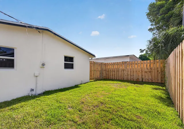 Homes for sale in Riviera Beach, FL | 665 W 7Th St, Riviera Beach, FL 33404 | MLS# B26042696