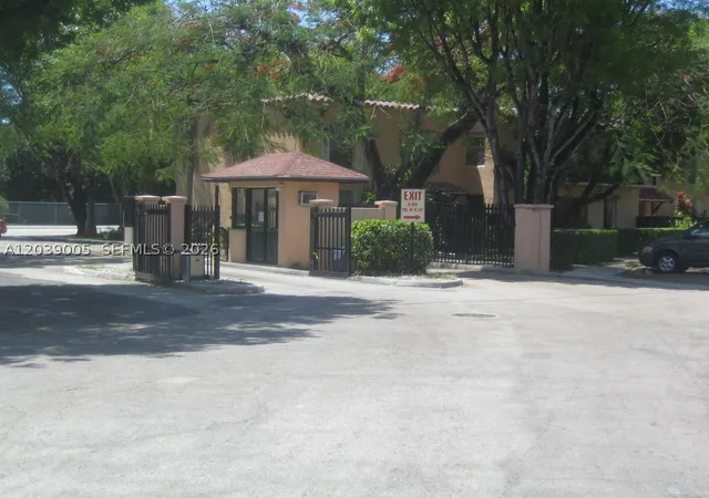 2nd image of 10808 Kendall Dr, Miami, FL 33176 | Houzeo