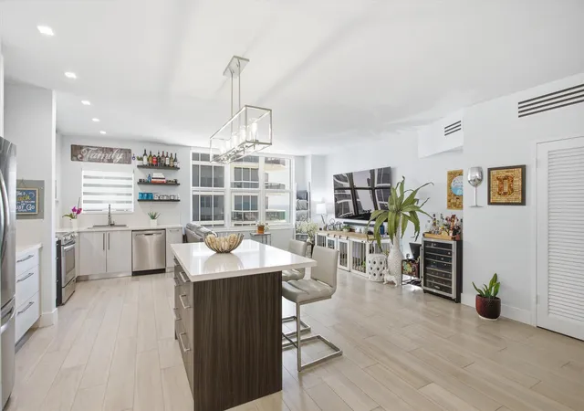 5th image of 4747 Collins Ave, Miami Beach, FL 33140