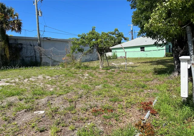 1st image of 535 Lilac Ct, West Palm Beach, FL 33407 | MLS# A12039646