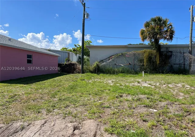 5th image of 535 Lilac Ct, West Palm Beach, FL 33407 | MLS# A12039646