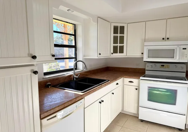 Homes for sale in Vero Beach, FL | 400 18Th St #B4, Vero Beach, FL 32960 | MLS# B26042796