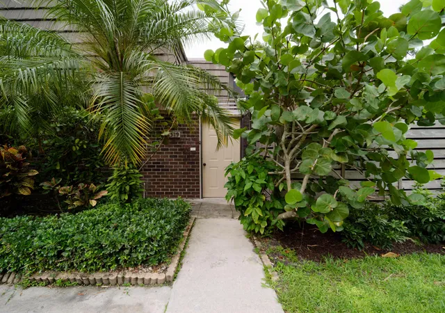 Homes for sale in Palm Beach Gardens, FL | 1519 15Th Ter, Palm Beach Gardens, FL 33418 | MLS# B26042838