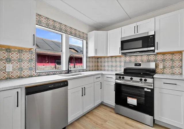 3rd image of 1011 22Nd St, West Palm Beach, FL 33407 | MLS# B26042843