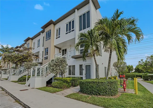 Photo 2 of Townhouse for sale at 10260 Nw 63rd Ter #213, Miami, FL 33178 | MLS# A12039732 | Listing updated on 2026-10-05
