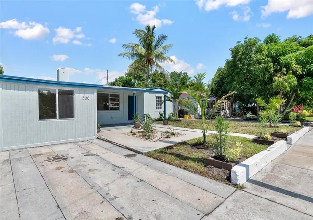 2nd image of 1306 S C Ter, ,, FL 33460 | MLS# B26042848
