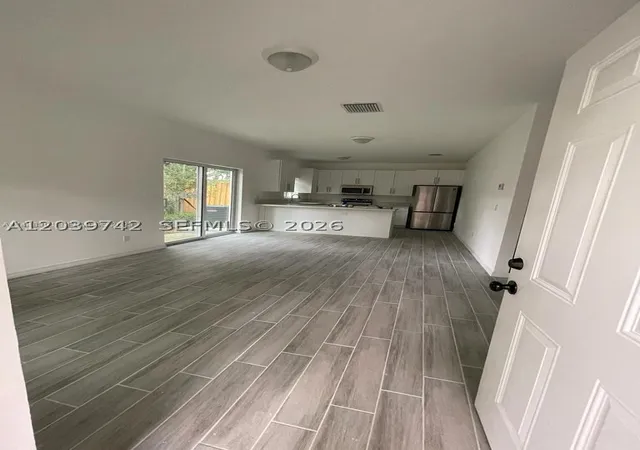 11th image of 213 Nw 12th St, Pompano Beach, FL 33060 | MLS# A12039742