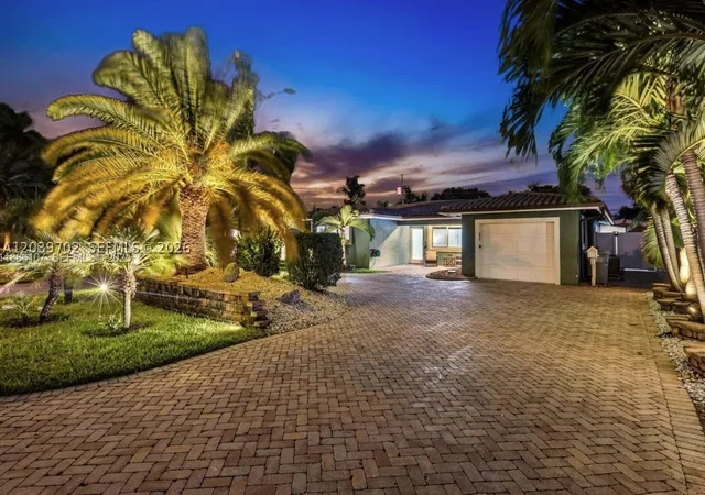 2nd image of 2580 Se 2nd Ct, Pompano Beach, FL 33062 | MLS# A12039702