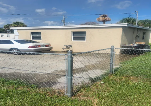 3rd image of 2504 Wilkins Ave, Fort Pierce, FL 34947 | MLS# B26042887