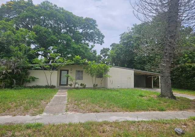 Homes for sale in Port St Lucie, FL | 174 Se Celestia Ct, Port St Lucie, FL 34983 | MLS# B26042917