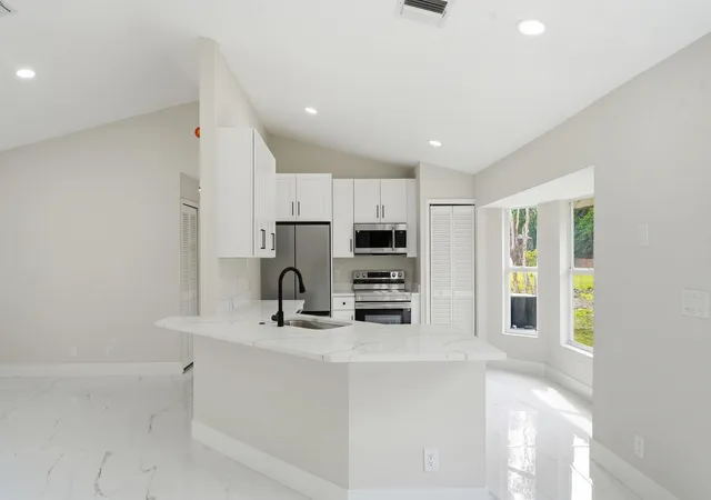 4th image of 16825 81St Ln N, Loxahatchee, FL 33470 | MLS# B26042950