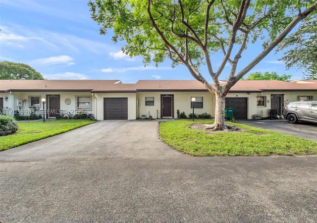 Homes for sale in Margate, FL | 6633 N Parkway Dr #5-7, Margate, FL 33068 | MLS# A12039941