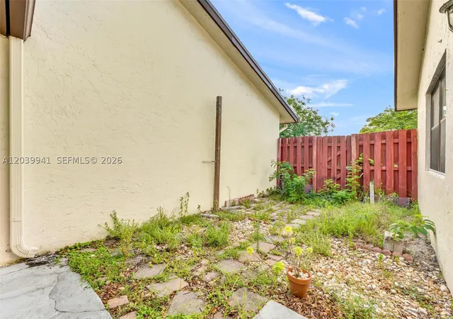 Homes for sale in Margate, FL | 6633 Parkway Dr, Margate, FL 33068 | Houzeo