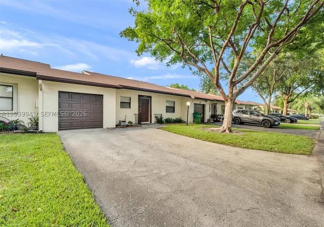 Homes for sale in Margate, FL | 6633 N Parkway Dr #5-7, Margate, FL 33068 | MLS# A12039941