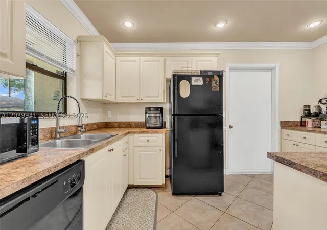Homes for sale in Margate, FL | 6633 N Parkway Dr #5-7, Margate, FL 33068 | MLS# A12039941