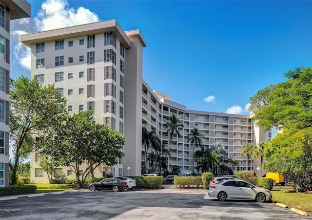 2nd image of 2681 S Crse Dr, Pompano Beach, FL 33069