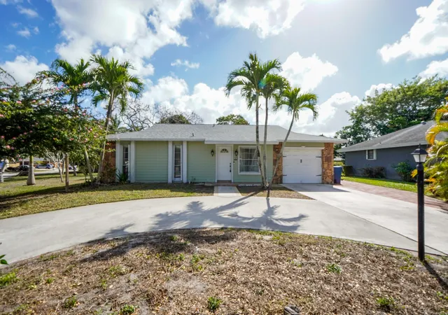 4th image of 120 Swan Pkwy W, Royal Palm Beach, FL 33411 | MLS# B26043060