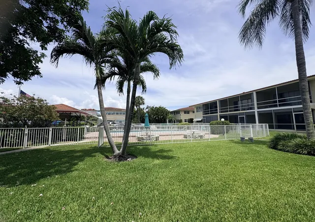 Homes for sale in Lighthouse Point, FL | 2202 Ne 36th St #17, Lighthouse Point, FL 33064 | MLS# B26043069
