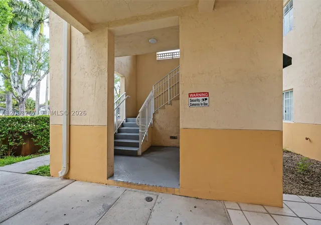 Homes for sale in Hialeah, FL | 6900 179th St, Hialeah, FL 33015 | Houzeo